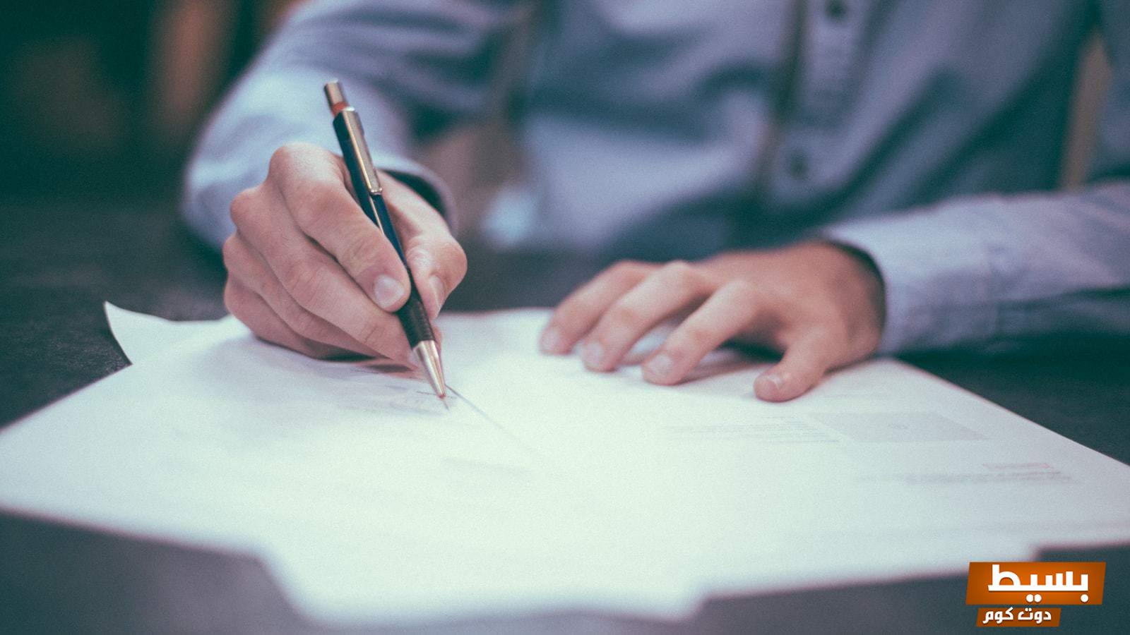 تفسير حلم ورقة مكتوب عليها اسم شخص ومعناه بالتفصيل الأسرار الخفية وراء هذا الحلم الغامض! 7 تفسير حلم ورقة مكتوب عليها اسم شخص